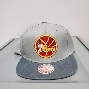 Mens Mitchell & Ness Philadelphia 76ers “NBA Cool Grey Collection” SnapBack Hat